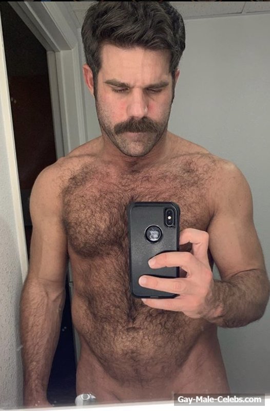 Free American Professional Wrestler Joey Ryan Almost Naked And Swimming