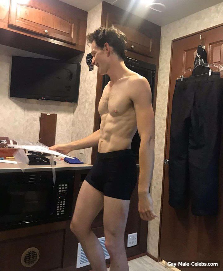 Ansel Elgort Naked Covering His Great Cock The Men Men