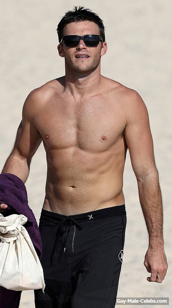 Scott Eastwood Paparazzi Shirtless Beach Photos