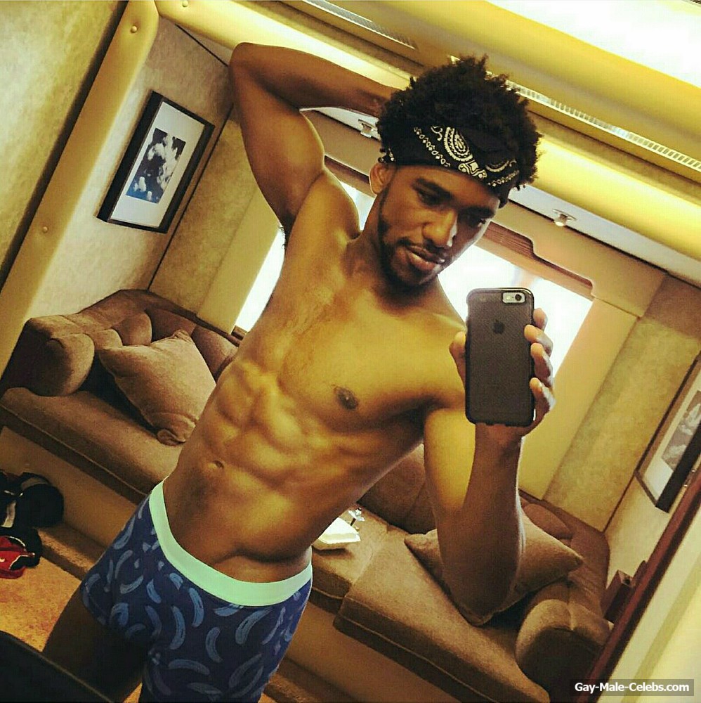 Brandon Mychal Smith Shirtless and Underwear Selfie