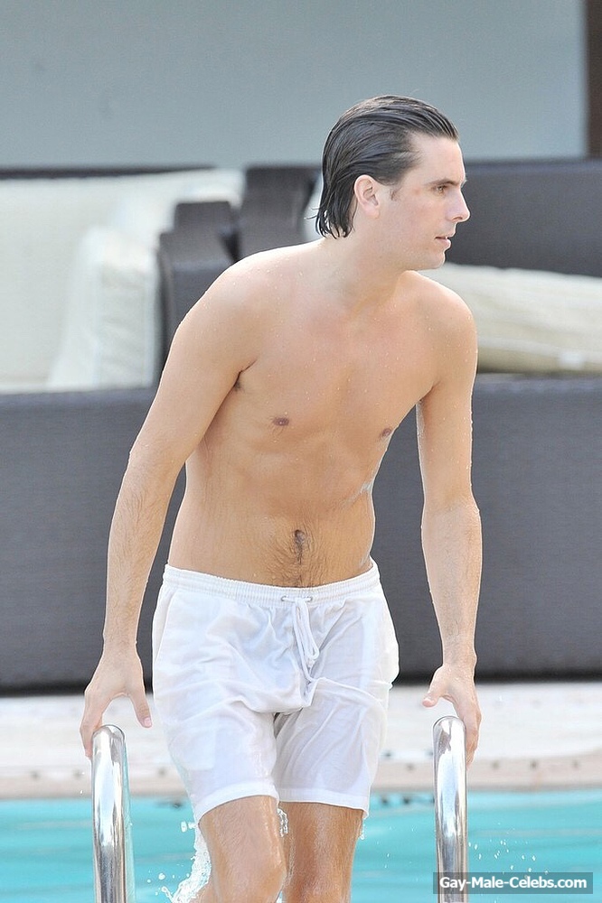 Scott Disick Flashing His Cock Through Wet Shorts