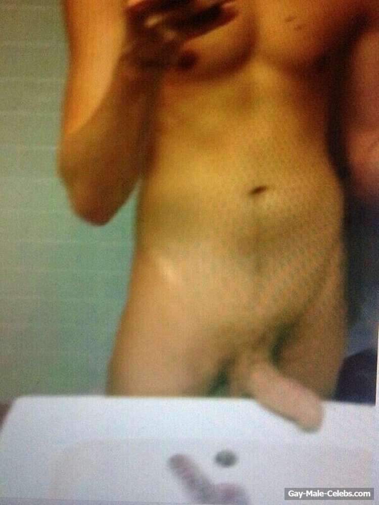 Dylan Sprouse Leaked Nude And Underwear Selfie