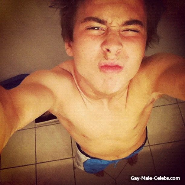 Dylan Sprouse Leaked Nude And Underwear Selfie