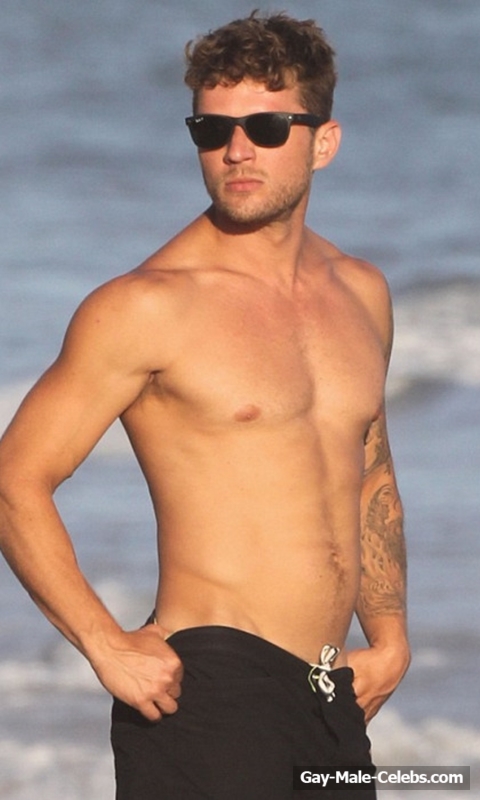 Ryan Phillippe Shirtless and Nude Ass Pics