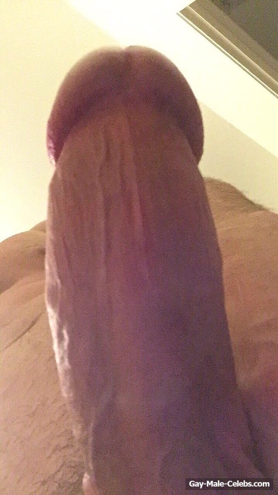 Caleb Reynolds Frontal Nude Selfie and Sexy Photos