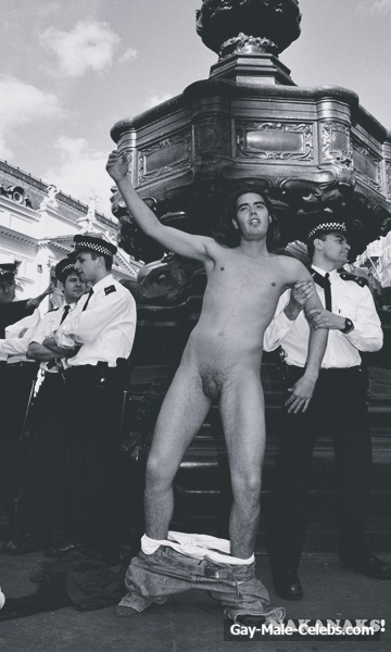 Russell Brand Frontal Nude and Underwear Photos