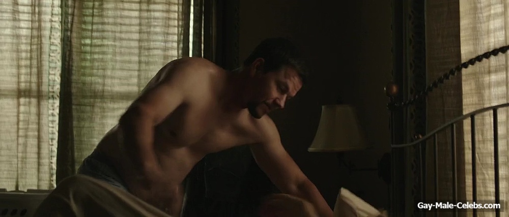 Mark Wahlberg Sexy Shirtless in Deepwater Horizon