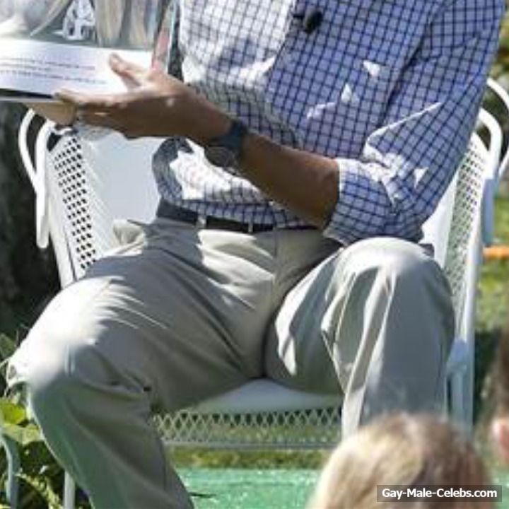 Barack Obama Caught Flashing Huge Bulge