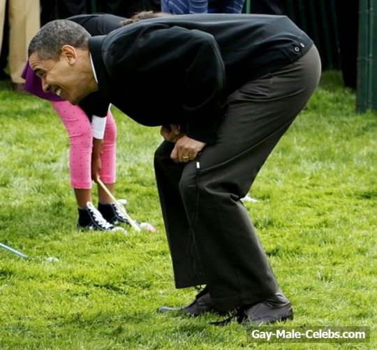 Barack Obama Caught Flashing Huge Bulge