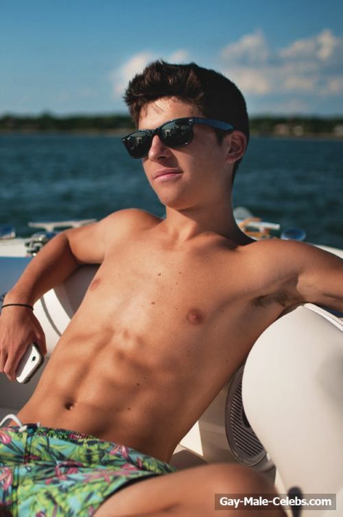 Sean O’Donnell Shirtless and Sexy Selfie