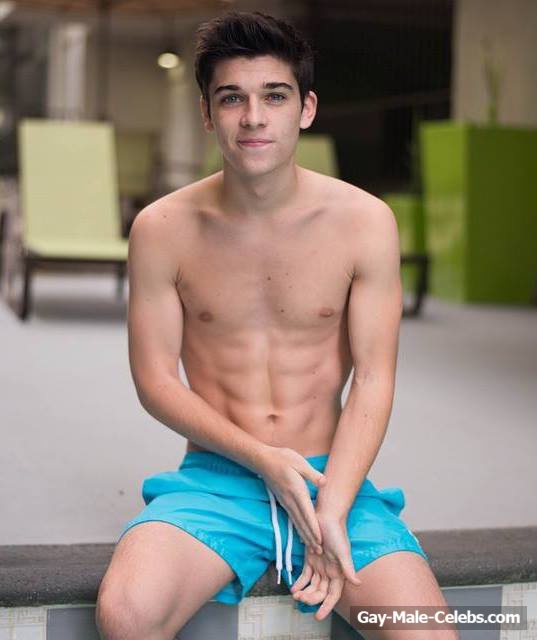 Sean O’Donnell Shirtless and Sexy Selfie