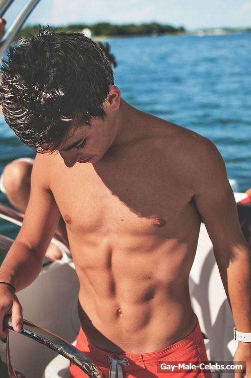 Sean O’Donnell Shirtless and Sexy Selfie