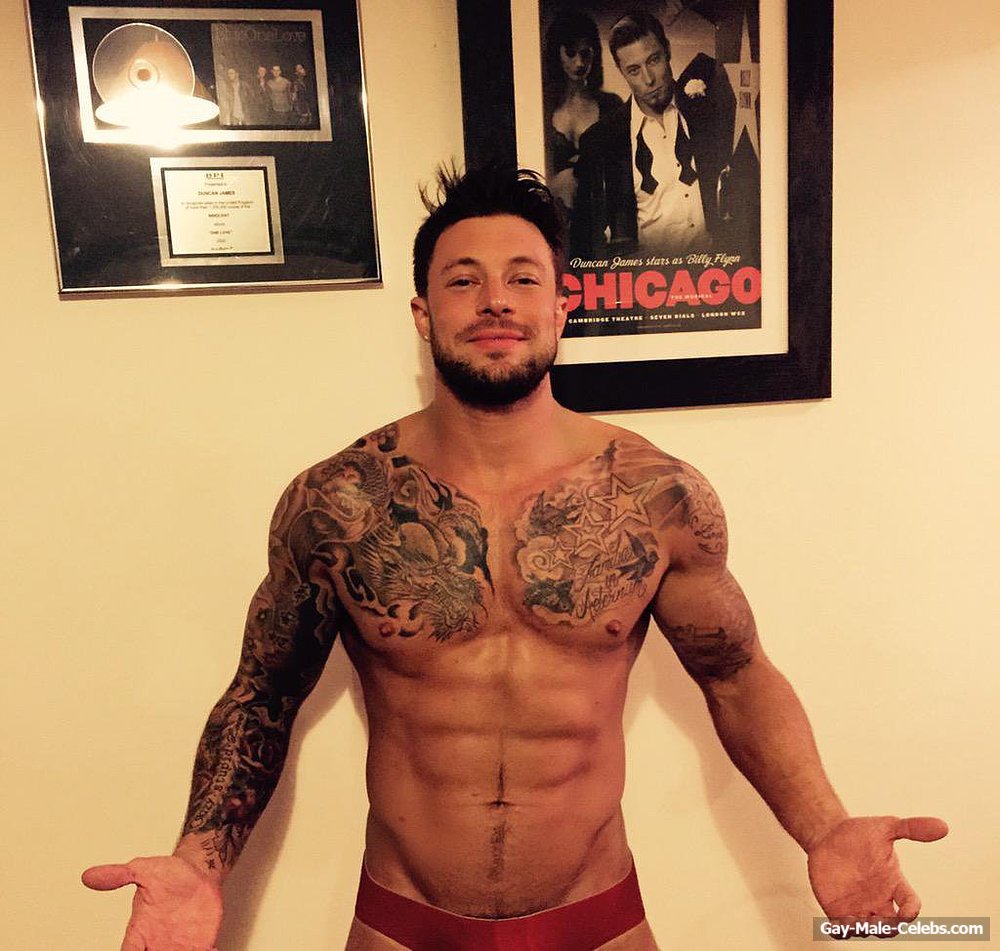 Celeb Hunk Duncan James Nude and Hot Selfie