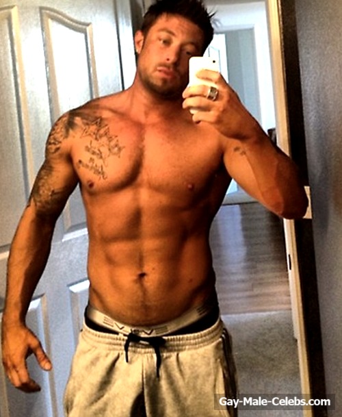 Celeb Hunk Duncan James Nude and Hot Selfie