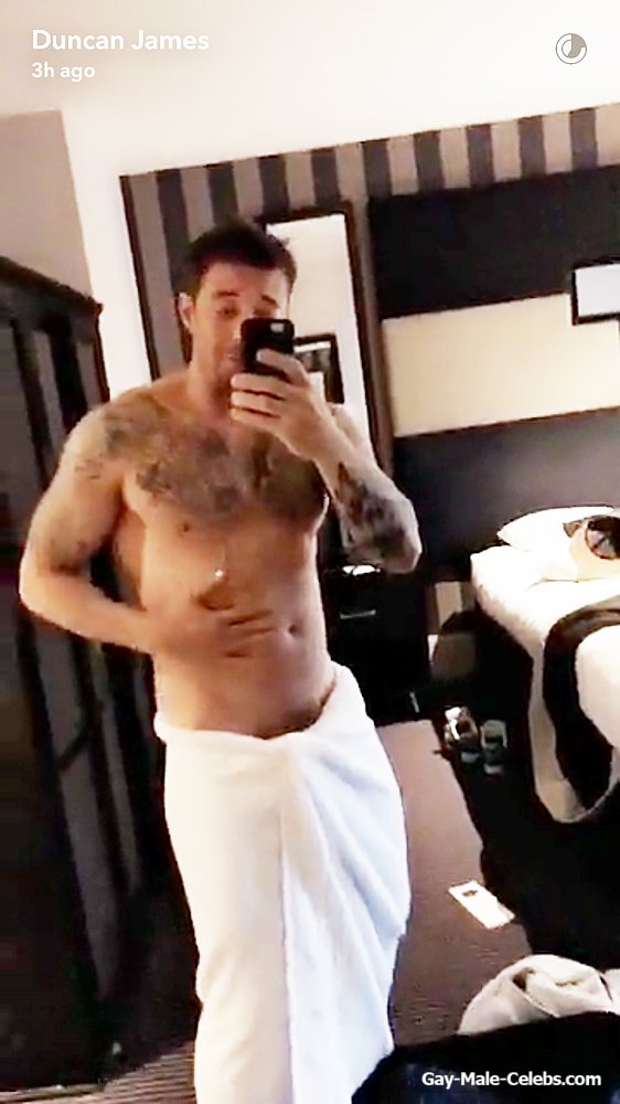 Celeb Hunk Duncan James Nude and Hot Selfie