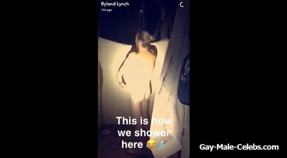 Riker Lynch Caught Flashing His Nude Wet Ass In The Shower