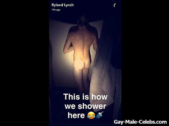 Riker Lynch Caught Flashing His Nude Wet Ass In The Shower - Gay-Male-Celeb...