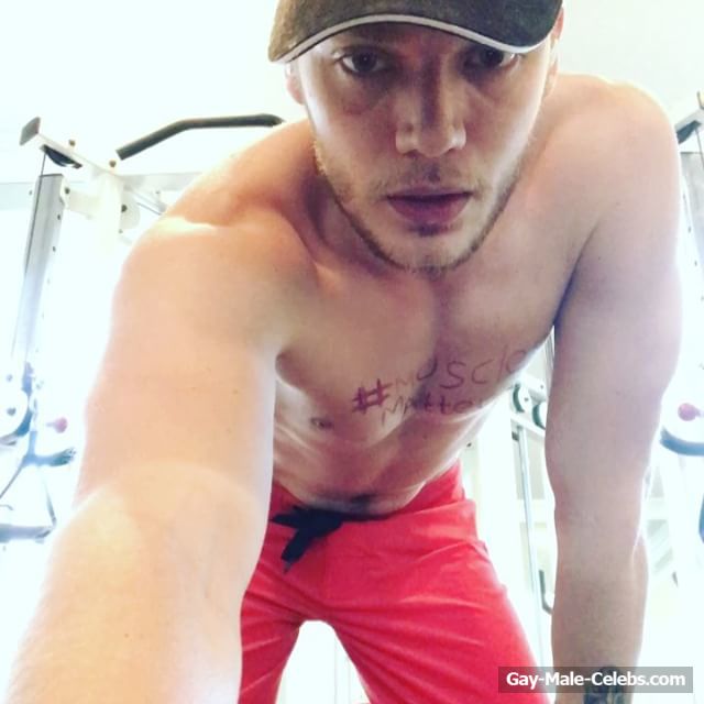 Dominic Sherwood Shirtless and Sexy Underwear Selfie