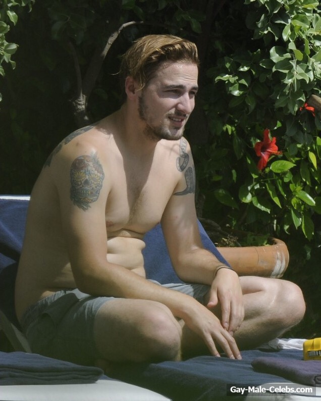 Kendall Schmidt Paparazzi Shirtless Beach Photos