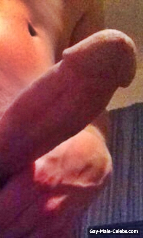 Cameron Dallas Stolen Frontal Nude and Hot Selfie