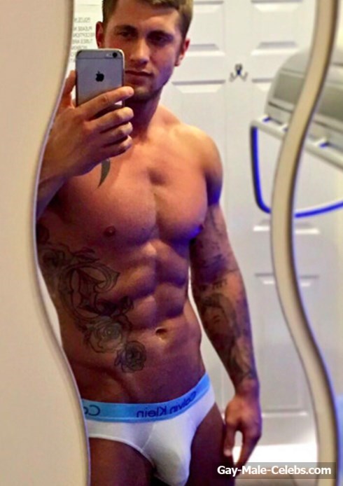 Dan Osborne Leaked Frontal Nude and Tight Underwear Selfie