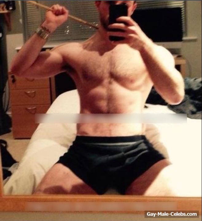 Harry Judd Leaked Frontal Nude Selfie In The Mirror