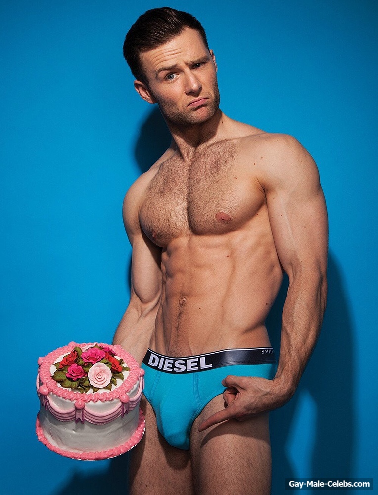 Harry Judd Leaked Frontal Nude Selfie In The Mirror