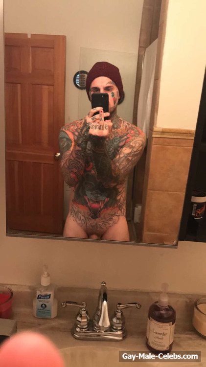 Ryan Edge Frontal Nude and Sexy Selfie