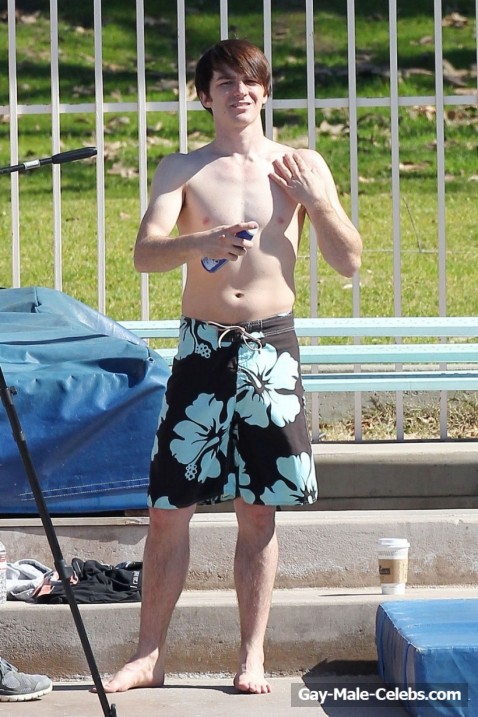 Drake Bell Shirtless and Bulge Photos