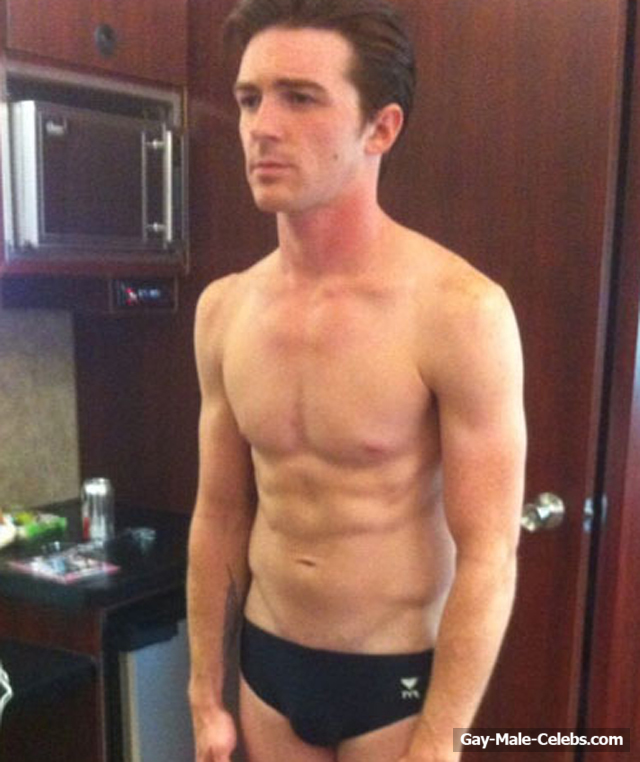 Drake Bell Shirtless and Bulge Photos