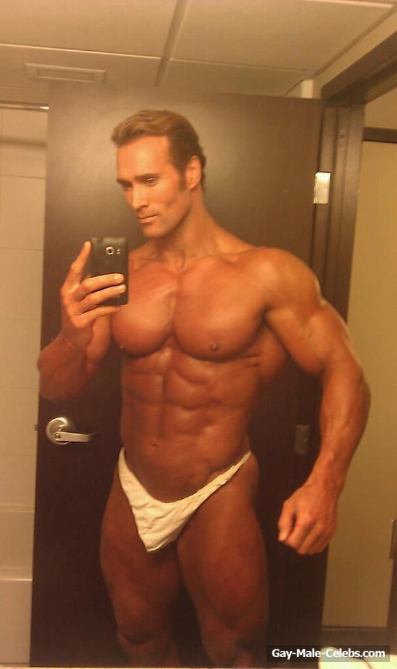Mike OHearn Leaked Frontal Nude Selfie