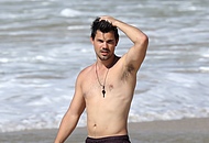 Taylor Lautner Nude