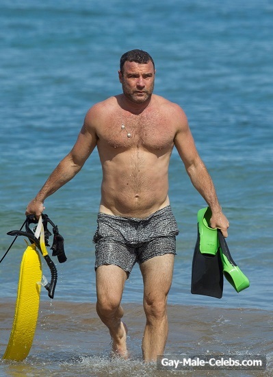 Liev Schreiber Paparazzi Shirtless Beach Shots