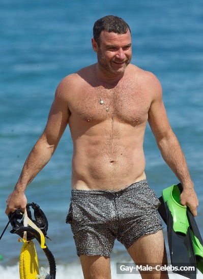 Liev Schreiber Paparazzi Shirtless Beach Shots