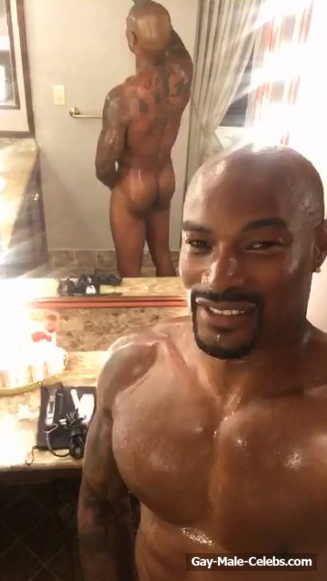 Tyson Beckford Showing Off His Nude Muscle Ass