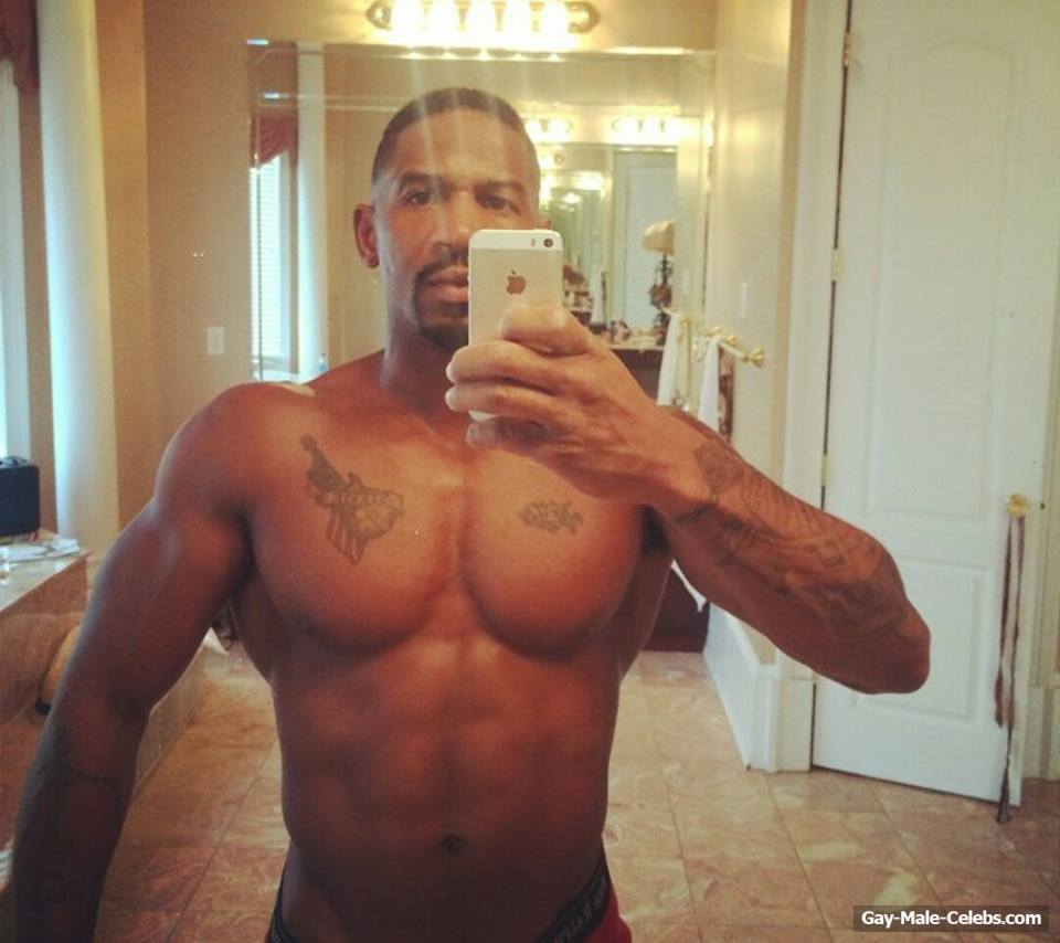 American Musician Stevie J Leaked Frontal Nude Photos.