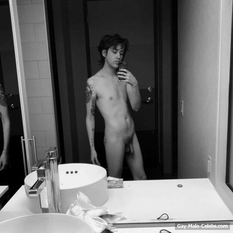 Adore Delano (Daniel Anthony Noriega) Leaked Nude Selfie