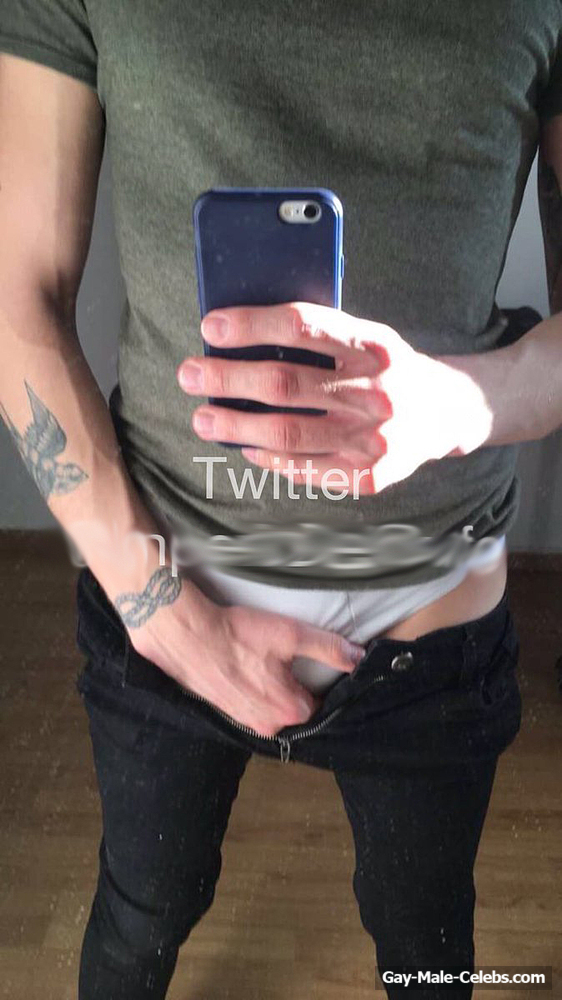 Blu Equis Leaked Frontal Naked Selfie