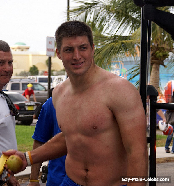 Tim Tebow Paparazzi Shirtless And Bulge Photos