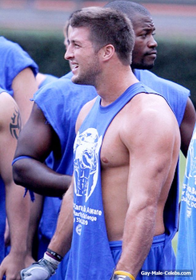 Tim Tebow Paparazzi Shirtless And Bulge Photos