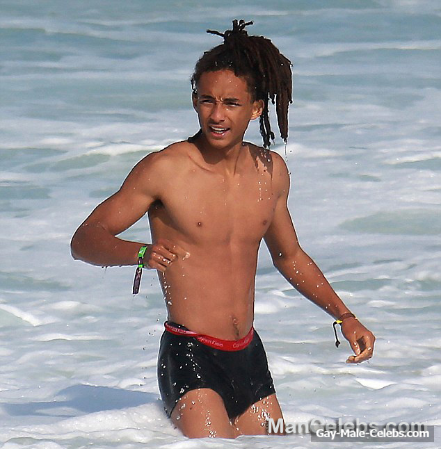 Jaden Smith Shirtless And Showing His Great ABS