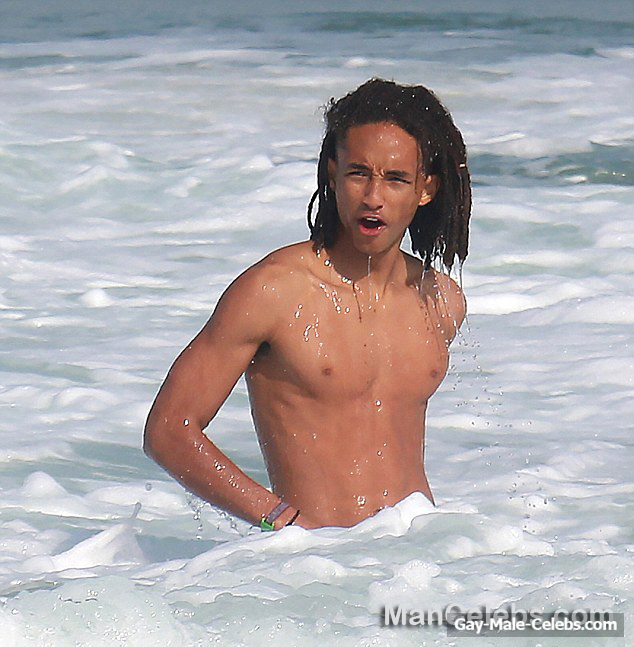 Jaden Smith Shirtless And Showing His Great ABS
