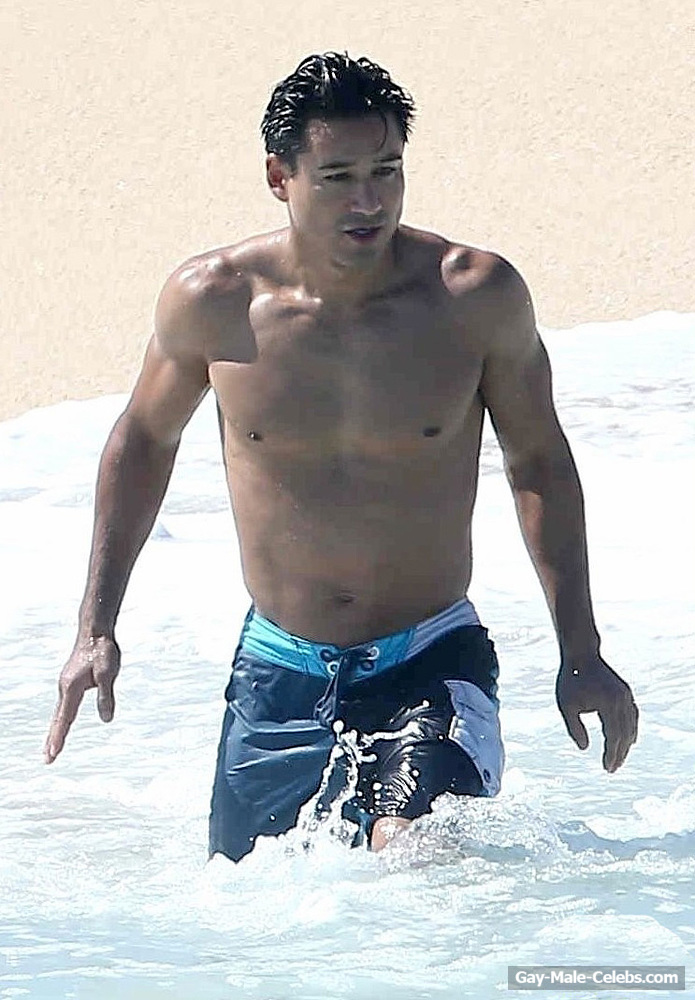 Mario Lopez Sunbathing At The Beach In Mexico