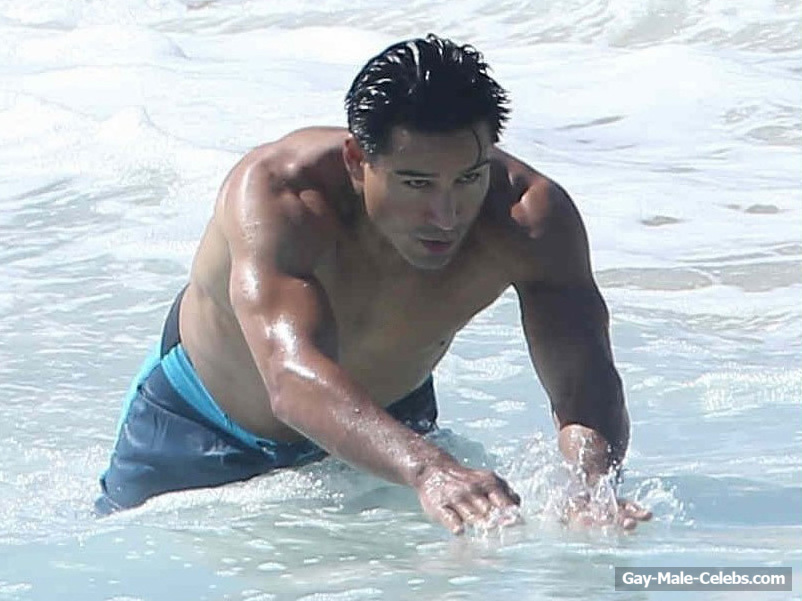 Mario Lopez Sunbathing At The Beach In Mexico