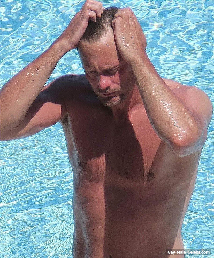 Alexander Skarsgard Caught By Paparazzi Sunbathing And Showing His Bulge