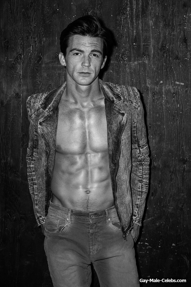 Drake Bell Shirtless And Showing His Ideal ABS