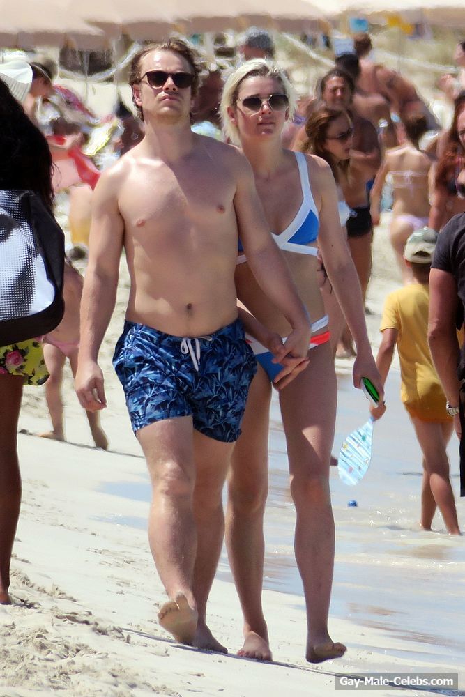 Alfie Allen Paparazzi Shirtless Beach Photos