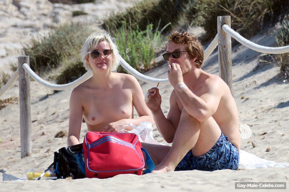 Alfie Allen Paparazzi Shirtless Beach Photos