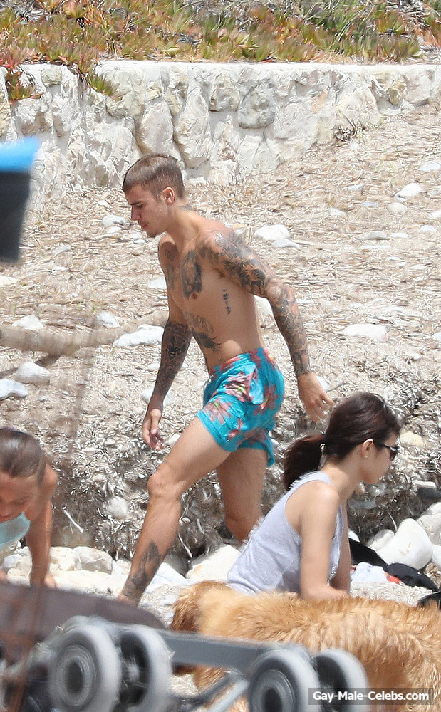 Justin Beiber Caught By Paparazzi Shirtless On A Beach