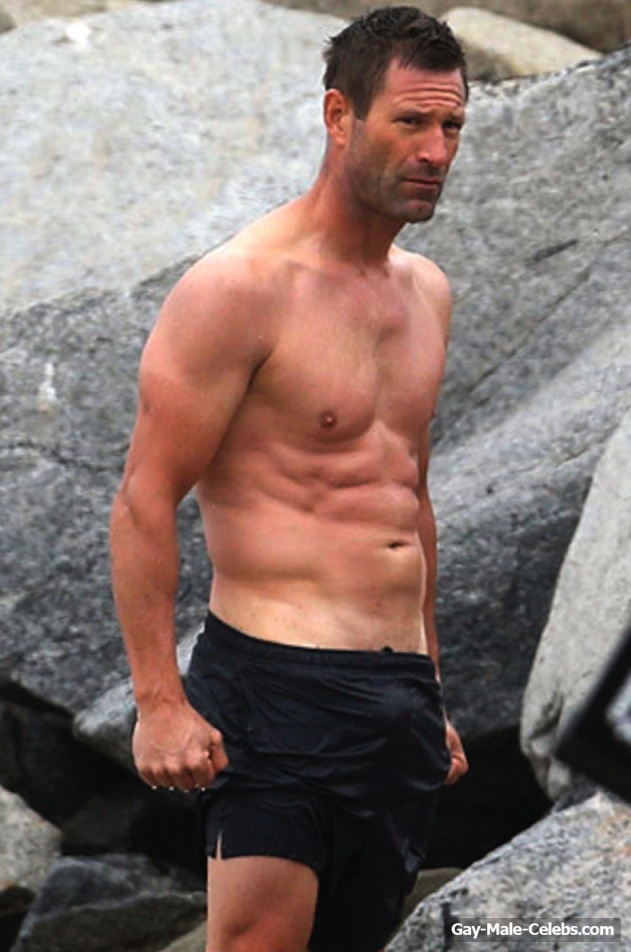 Actor Aaron Eckhart Paparazzi Shirtless And Bulge Photos